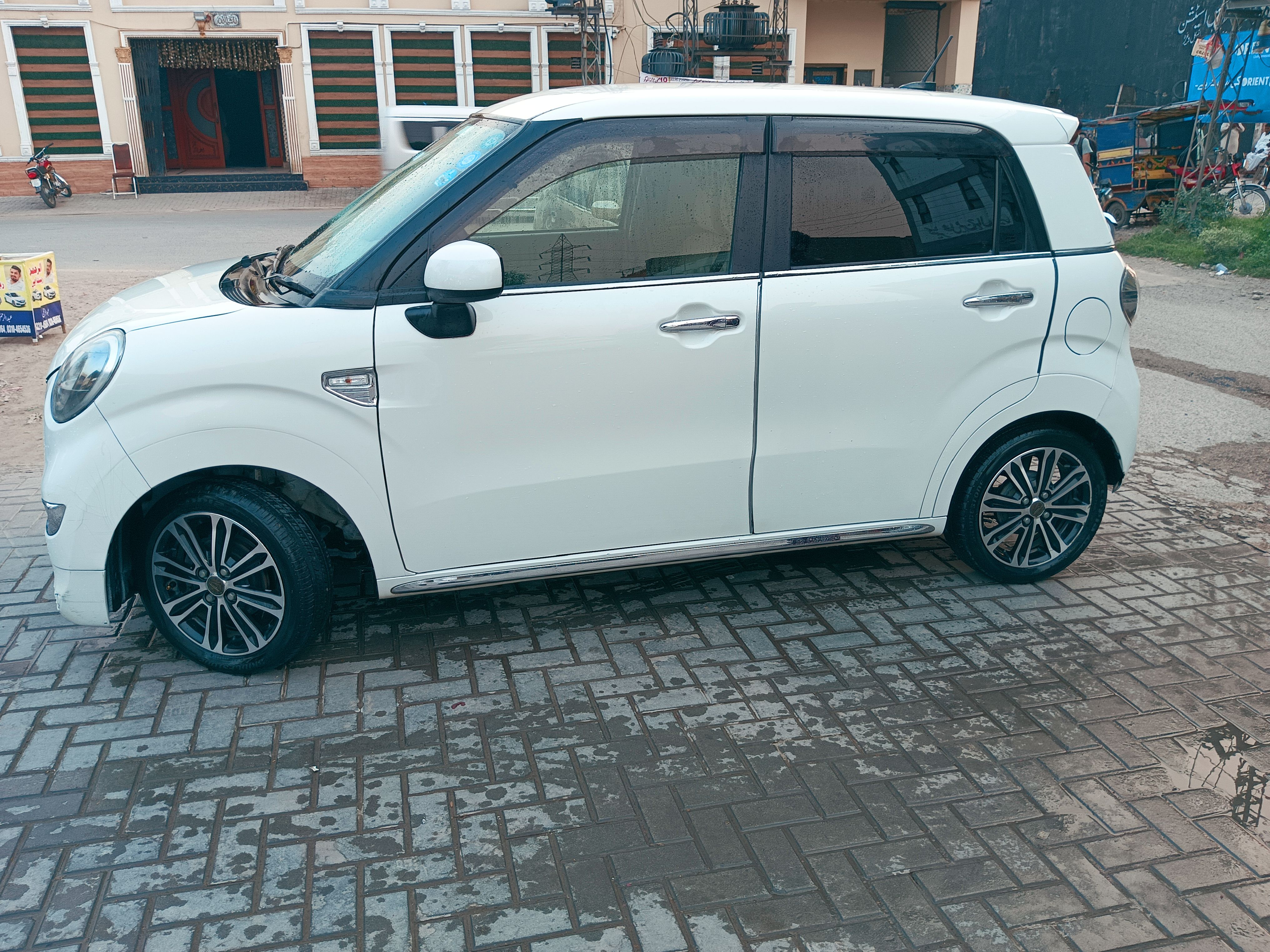 Daihatsu Cast